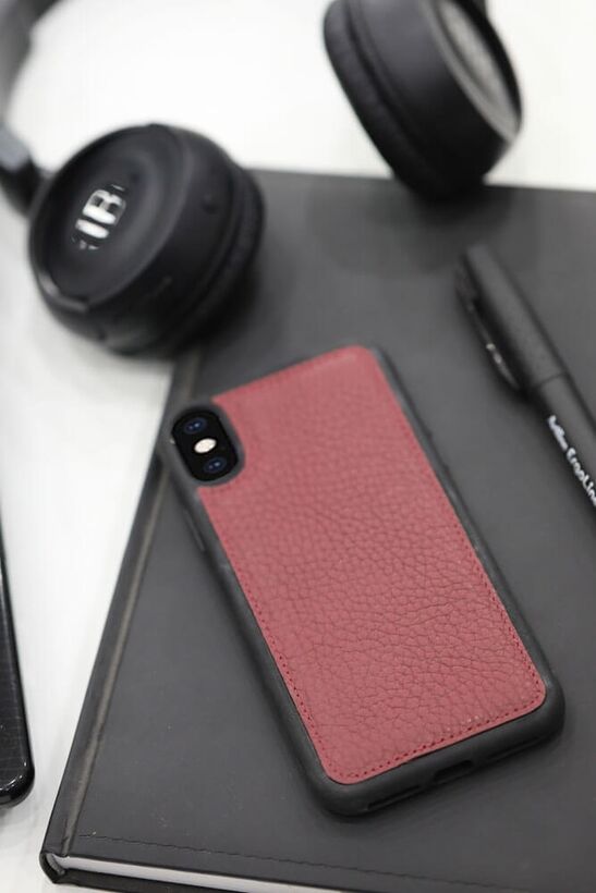 Guard Claret Red Leather iPhone X / XS Case