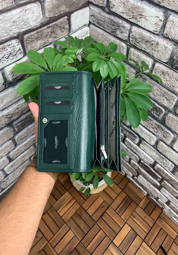 Guard Green Leather Zippered Women's Wallet