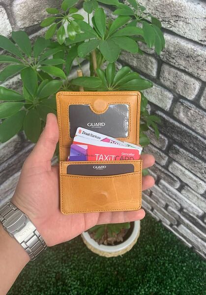 Guard - Guard Magnetic Small Size Antique Leather Yellow Card Holder/Business Card Holder (1)