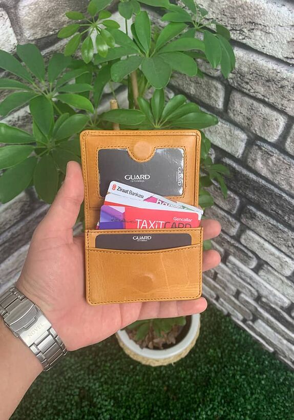 Guard Magnetic Small Size Antique Leather Yellow Card Holder/Business Card Holder